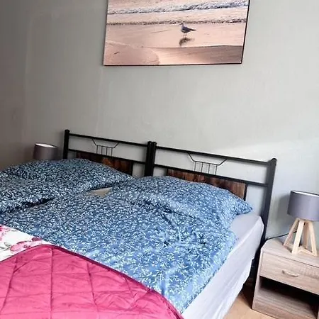 Apartman Mit Gartenzugang